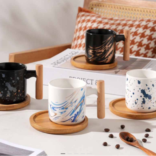 Set taza de ceramica con asa y base de madera