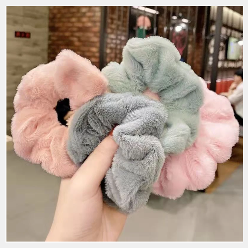 Colita scrunchie peluche