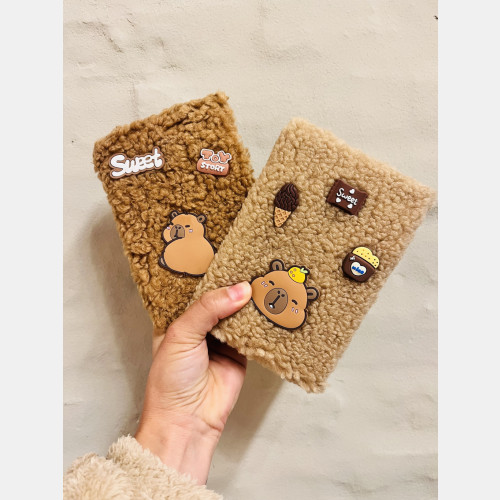 Cuaderno peluche capibara