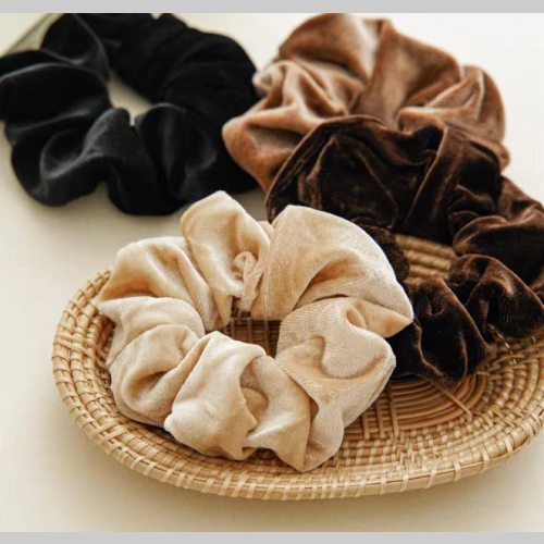 Colitas scrunchies terciopelo