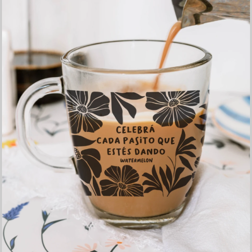 Taza de vidrio cada pasito