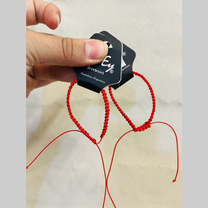 Pulsera roja ajustable