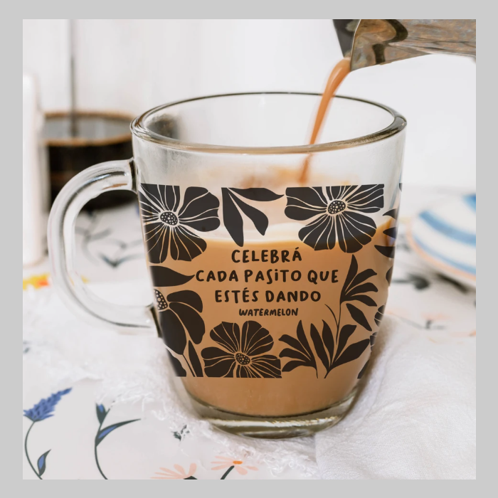 Taza de vidrio cada pasito